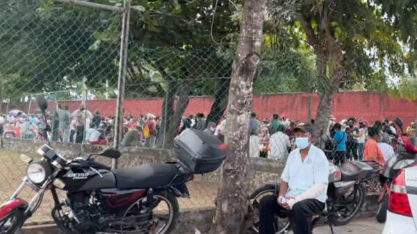 Saturan adultos mayores puestos de vacunación covid en Cancún