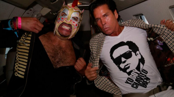 Lindas aeromozas presume en su jet privado Roberto Palazuelos