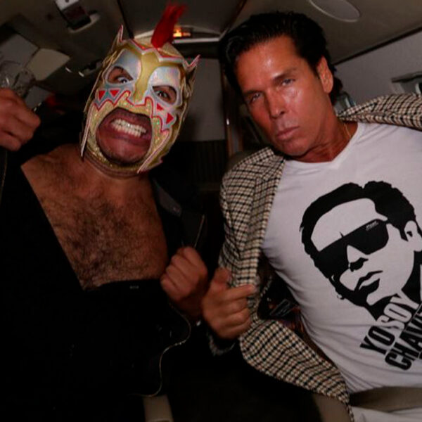 Lindas aeromozas presume en su jet privado Roberto Palazuelos