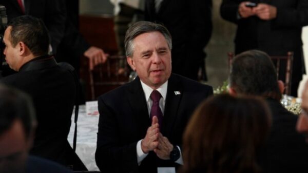 Medina Mora reaparece, cabildea en la Corte para descongelar cuentas