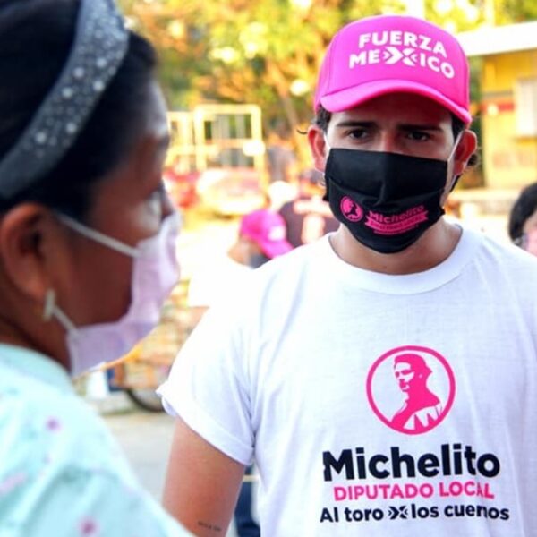 Candidato de Fuerza por México y torero; ‘Michelito’ criticado por regalar carne de toro en Acanceh