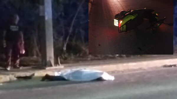 Cancún: Motociclista pierde la vida al volarse un paso peatonal