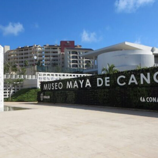 Por brote de covid-19, cierran Museo Maya de Cancún