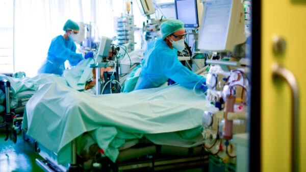 Desconecta respirador de su compañero y muere; le molestaba el ruido