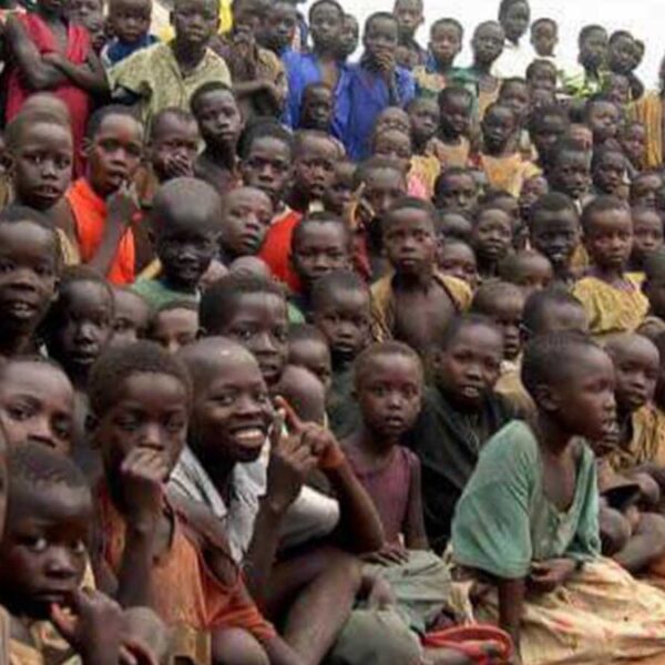 Hombre de Uganda tiene más de 180 hijos; pide ayuda para mantenerlos