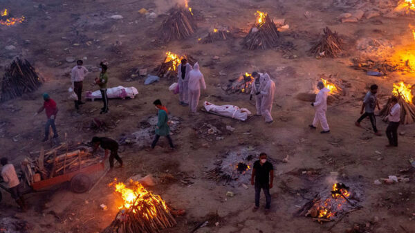 Con pandemia desbordada, supera La India los 18 millones de contagiados