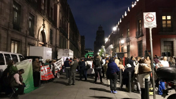 Atenderá Gobernación demandas de jubilados del IMSS, ofrece AMLO