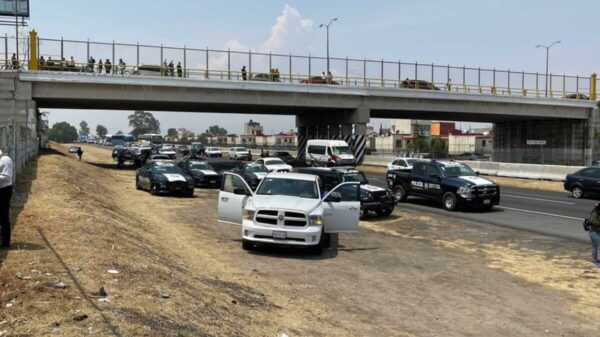 Persecución de presunto ladrones deja un policía muerto en Edomex