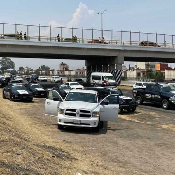 Persecución de presunto ladrones deja un policía muerto en Edomex