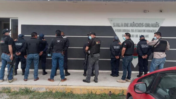 Policías intentan liberar a delincuentes en Veracruz; son detenidos