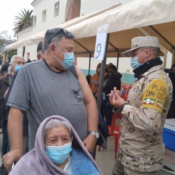 Invitan a registro para vacunación anti Covid-19 de personas de 50 a 59 años