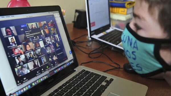 Regresan a clases estudiantes del nivel básico tras vacaciones