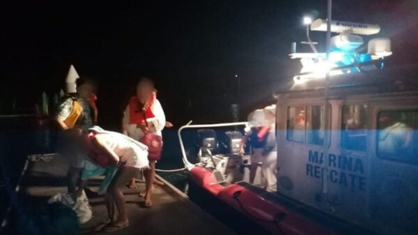 Rescatan a 11 personas que estaban a la deriva en costas de Veracruz