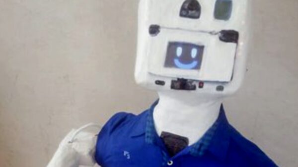 Joven yucateco crea robot que ayuda a prevenir casos positivos de Covid-19