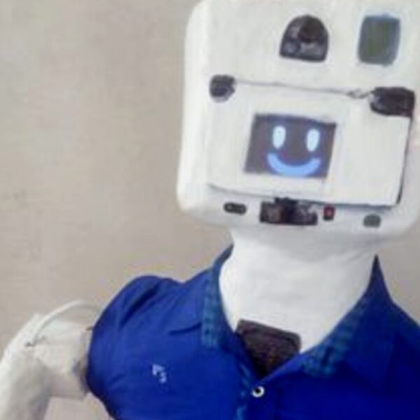 Joven yucateco crea robot que ayuda a prevenir casos positivos de Covid-19