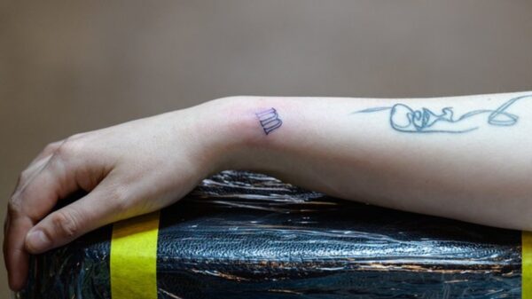 ¿Quieres tatuarte pero temes arrepentirte? Crean tinta que desaparece en un año