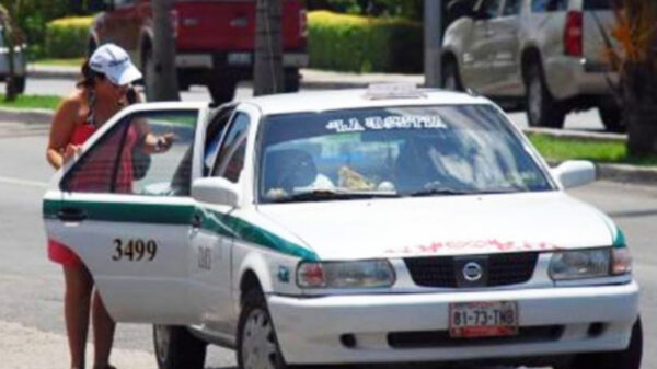 Sacaran de las calles casi dos mil taxis "chatarra" en Cancún