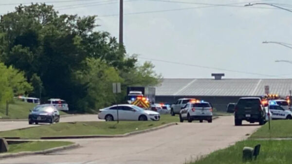 Reportan un muerto y varias personas heridas tras tiroteo en Texas