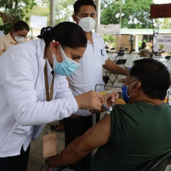 Se aplican más de 600 vacunas contra el Covid-19 en Mérida