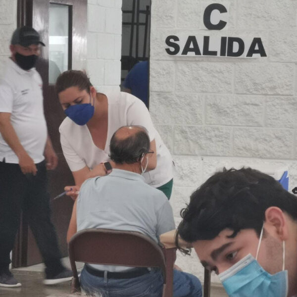 Vacunas de covid-19 sobrantes en Cancún se usarían en otros municipios
