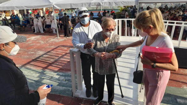 Aplicarán segundas dosis de la vacuna Sinovac en Cancún