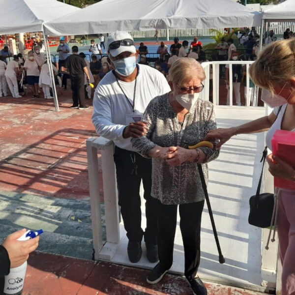 Aplicarán segundas dosis de la vacuna Sinovac en Cancún