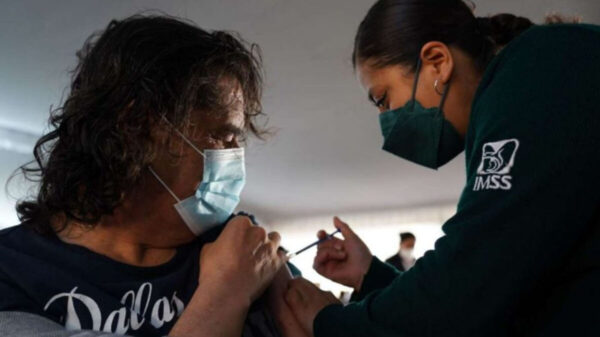 Maestros de 5 estados serán vacunados la próxima semana