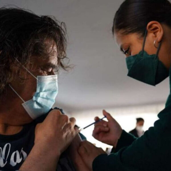 Maestros de 5 estados serán vacunados la próxima semana