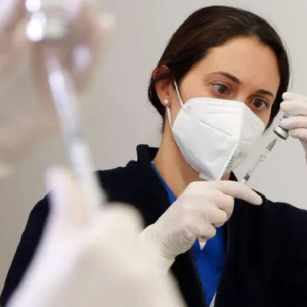 Maestros y personal educativo será vacunado del 15 al 20 de abril: AMLO