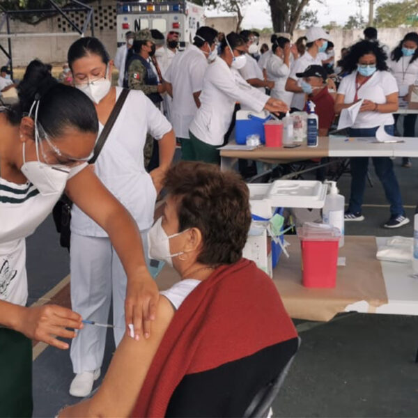 Realizan segunda jornada de vacunación anticovid en Cancún