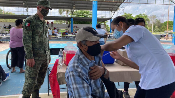 Aplican segunda dosis de vacuna covid-19 en zona maya