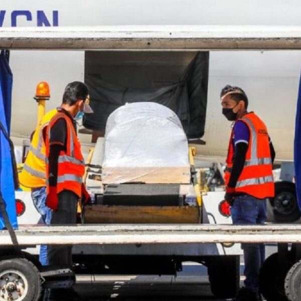 Llegan a El Salvador los restos de Victoria Salazar