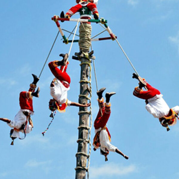 Video: Ay Papantla, tus hijos vuelan! voladores libran la muerte