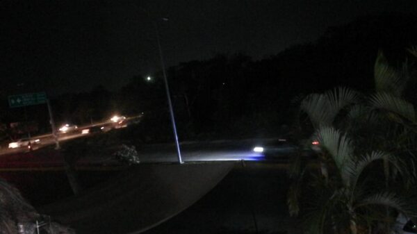 Sin energía eléctrica miles de usuarios en Playa del Carmen.