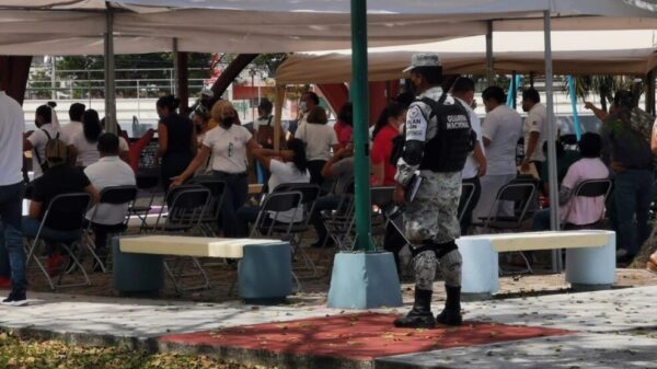 Autoridades realizan recorrido en punto de vacunación del domo de la Región 94.