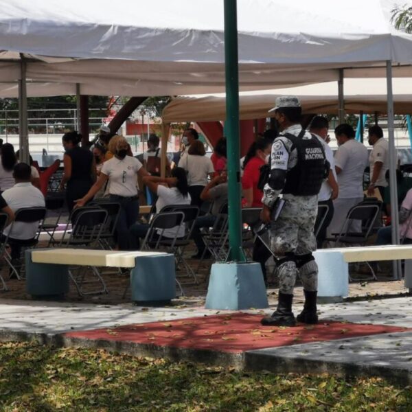 Autoridades realizan recorrido en punto de vacunación del domo de la Región 94.