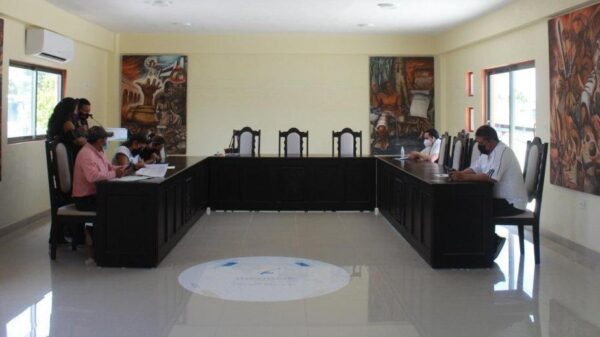 Tesorero y oficial mayor rehúyen a rendir cuentas ante el Cabildo de Felipe Carrillo Puerto.