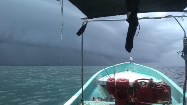 Alertan por turbonadas en el puerto de Chiquilá.