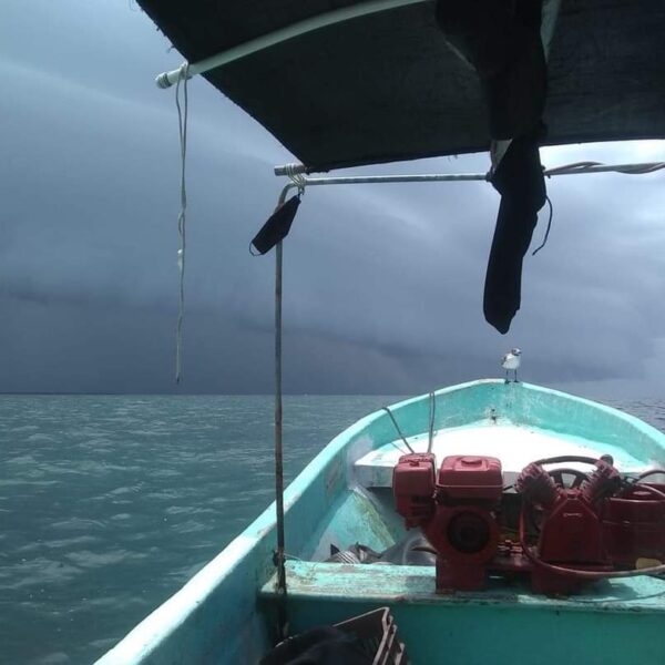 Alertan por turbonadas en el puerto de Chiquilá.