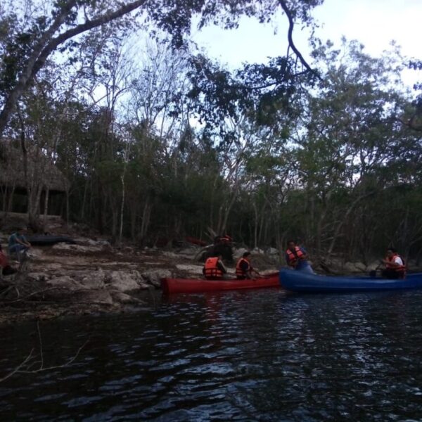 En El Cedral imparten cursos a guías de turistas y entrenamiento de canoas.