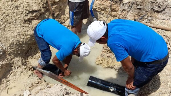 Restablecen el servicio de agua potable en el puerto de Chiquilá.