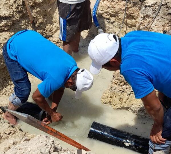 Restablecen el servicio de agua potable en el puerto de Chiquilá.