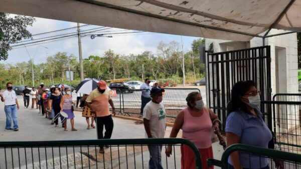 Extienden dos días la jornada de vacunación en Cancún.