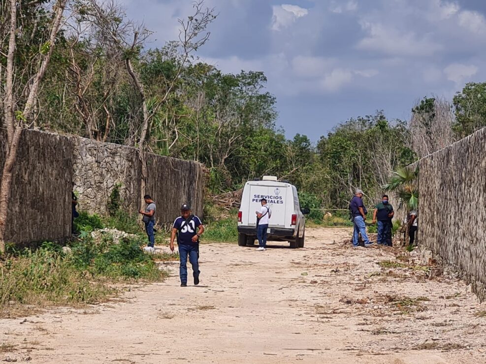 Hallan a una persona sin vida en la Supermanzana 307 de Cancún; se trata de un masculino que aparentemente fue golpeado.