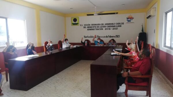 El edil Nivardo Mena pedirá licencia al Cabildo y buscará la reelección en Lázaro Cárdenas.