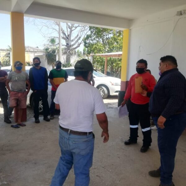 Ayuntamiento paga a brigadistas ante la irresponsabilidad de la Conafor.