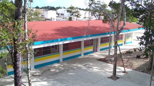 Necesitarían vacunarse 17 mil maestros antes de volver a las aulas en Quintana Roo.