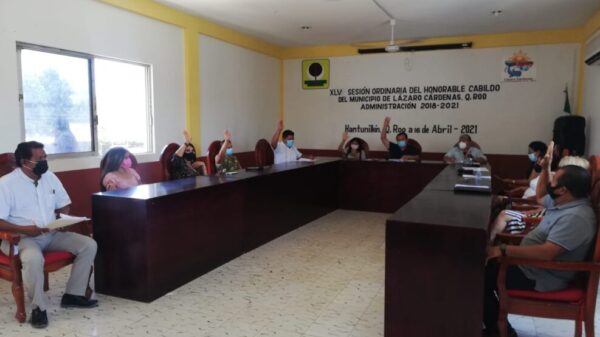 Aprueba Cabildo licencia a Nivardo Mena, presidente municipal de Lázaro Cárdenas.