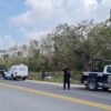 Hallan el cadáver de un joven en el libramiento de Cancún.
