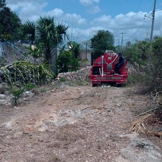 En Lázaro Cárdenas surten con el vital líquido a las familias El Tintal; por cuestiones técnicas el agua no llega con la presión suficiente.